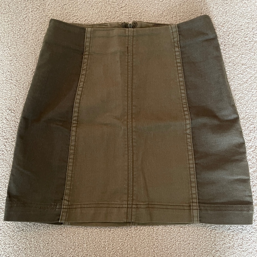 Free People skirt. Adorable colors. Size 2.